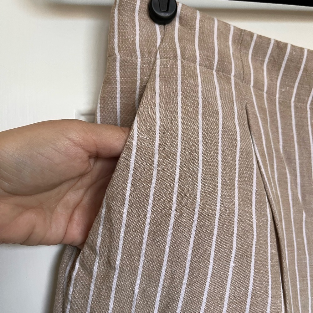 LOFT Pleated Linen-blend Shorts - Picture 3 of 8